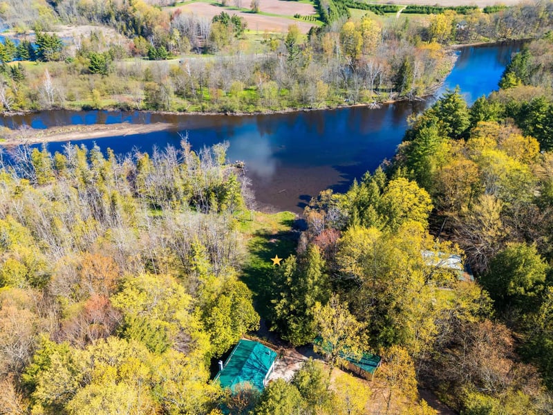 W11430 Riverside Rd, Marion, WI 54950