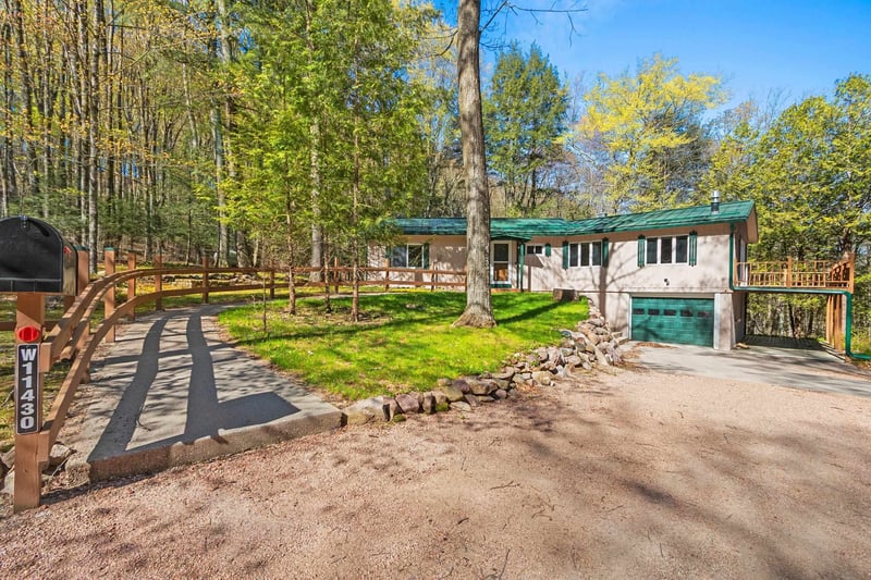 W11430 Riverside Rd, Marion, WI 54950