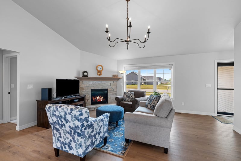 869 Joeanna Way, Pulaski, WI 54162-9206