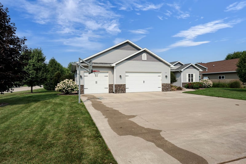 1244 Ava Ct, Neenah, WI 54956-1898