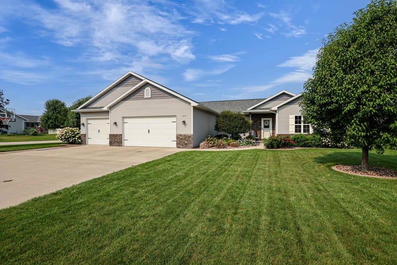 1244 Ava Ct, Neenah, WI 54956-1898