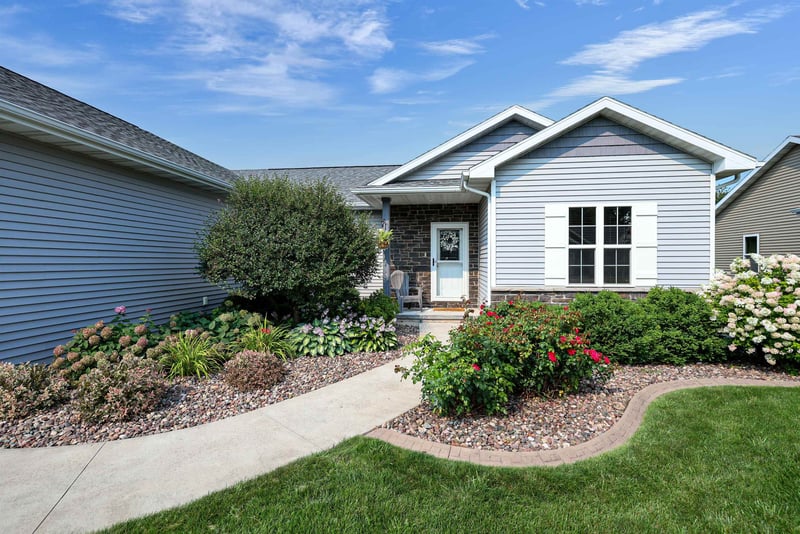 1244 Ava Ct, Neenah, WI 54956-1898