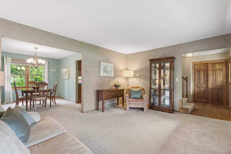 33 Pheasant Ct, Appleton, WI 54915