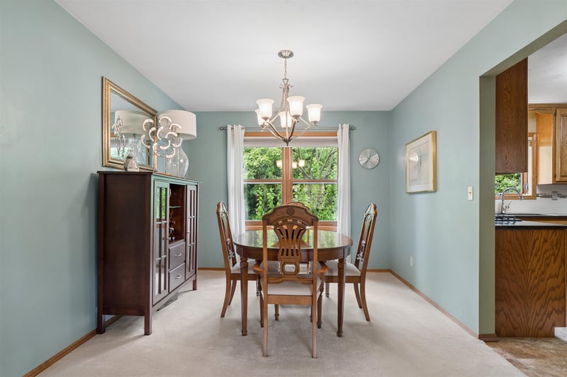 33 Pheasant Ct, Appleton, WI 54915
