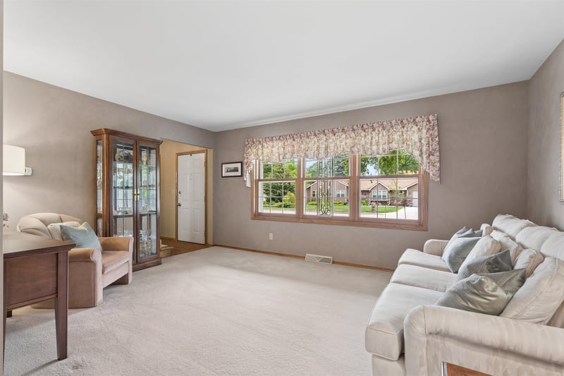 33 Pheasant Ct, Appleton, WI 54915