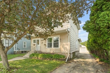 1215 Grand St, Oshkosh, WI 54901