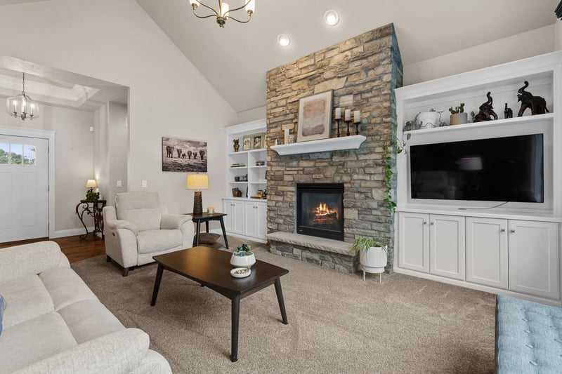 1951 Jacobsen Rd, Neenah, WI 54956