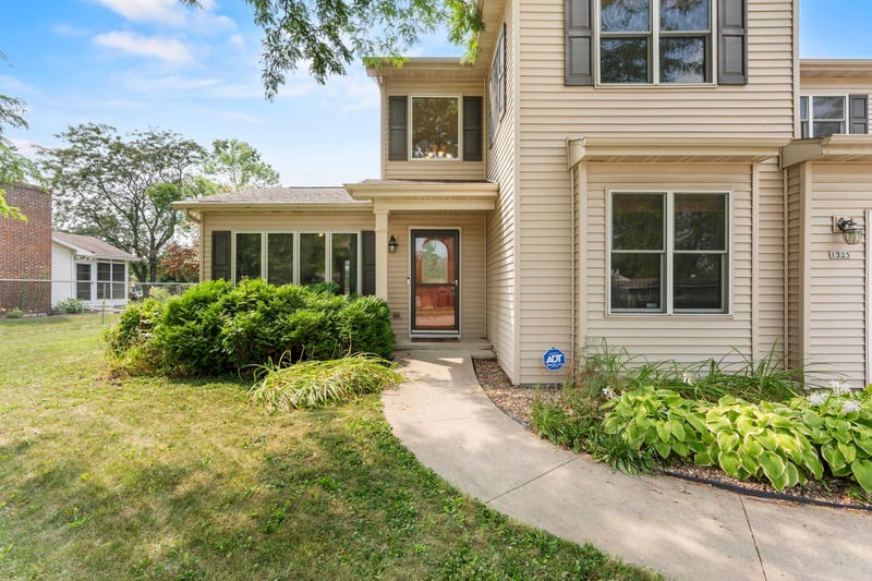 1325 S Westhaven Dr, Oshkosh, WI 54904