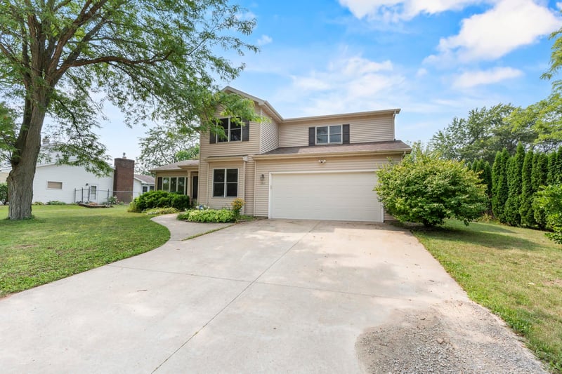 1325 S Westhaven Dr, Oshkosh, WI 54904