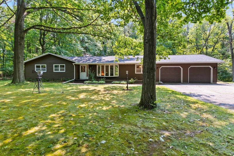 4390 Deprey Rd, Abrams, WI 54101