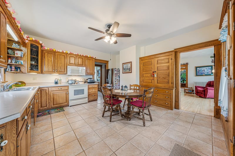 204 N 3rd St, Winneconne, WI 54986