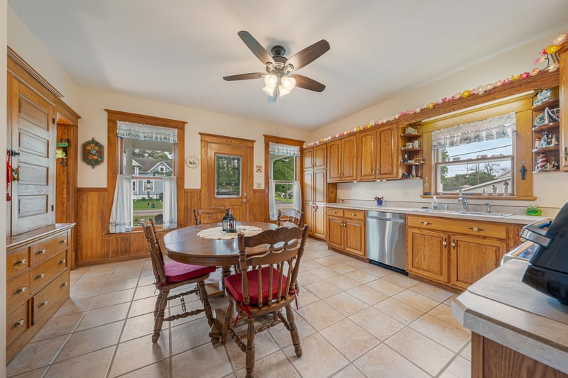 204 N 3rd St, Winneconne, WI 54986