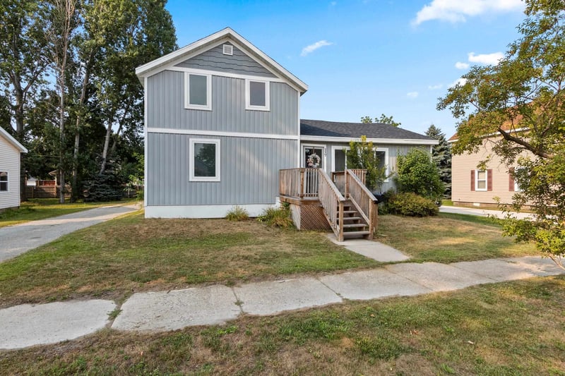117 Adams St, Oconto, WI 54153-1624