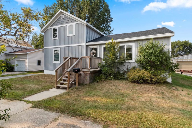 117 Adams St, Oconto, WI 54153-1624