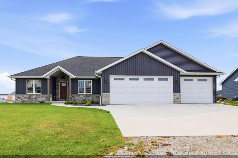 8372 St Norbert Dr, Neenah, WI 54956