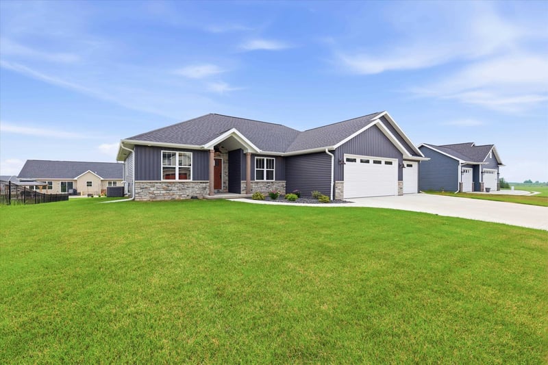 8372 St Norbert Dr, Neenah, WI 54956