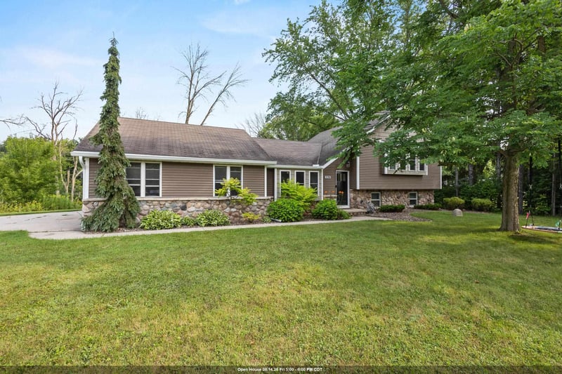 1218 Plateau Heights Rd, Green Bay, WI 54313