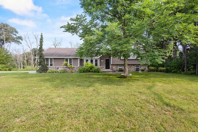 1218 Plateau Heights Rd, Green Bay, WI 54313