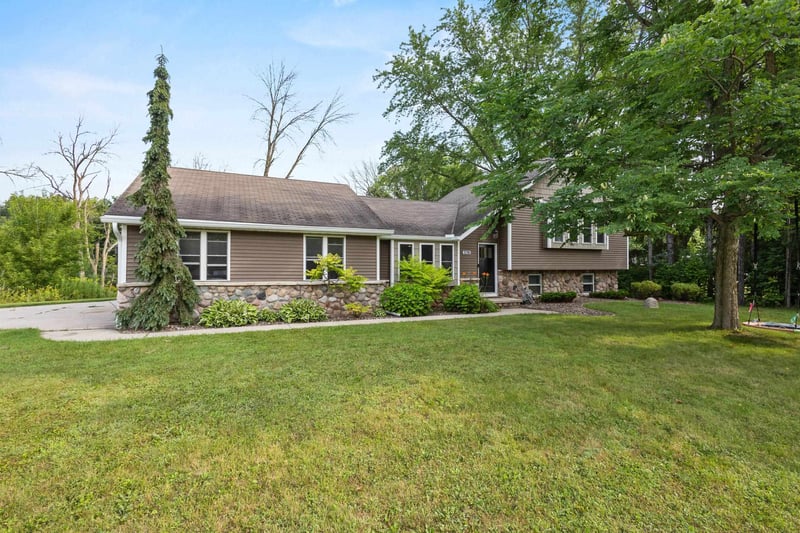 1218 Plateau Heights Rd, Green Bay, WI 54313