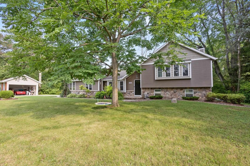 1218 Plateau Heights Rd, Green Bay, WI 54313