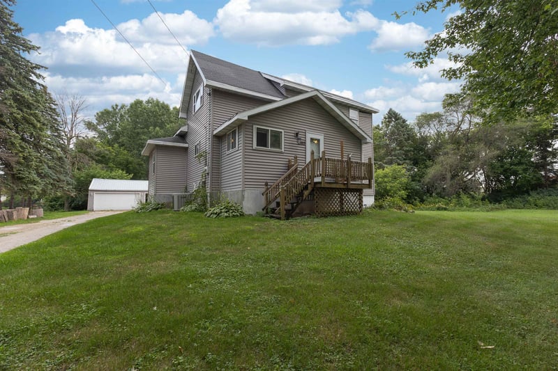 1585 Cold Spring Rd, Neenah, WI 54956