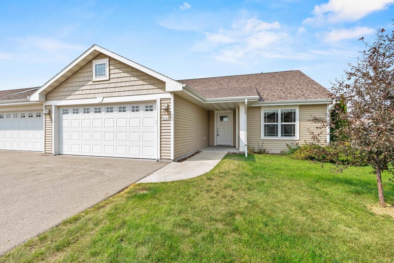 3292 Elk Ridge Dr, Oshkosh, WI 54904