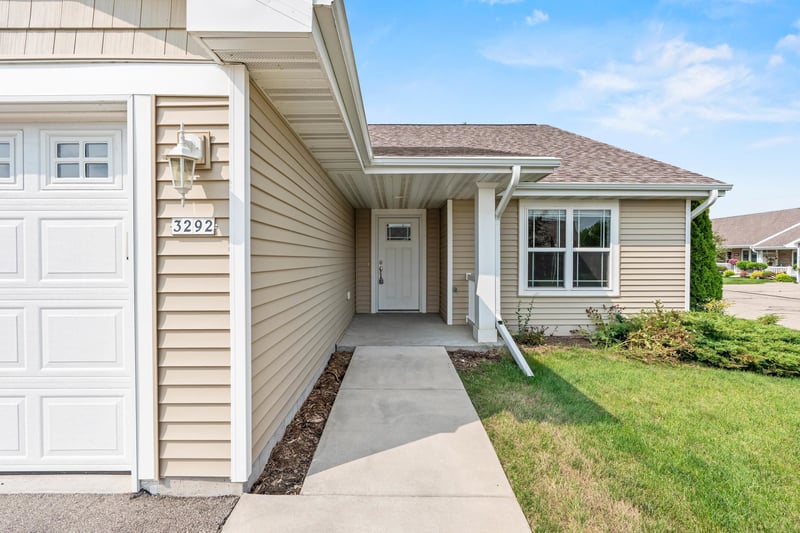 3292 Elk Ridge Dr, Oshkosh, WI 54904