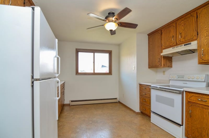 1666 Victoria Ct, Green Bay, WI 54302