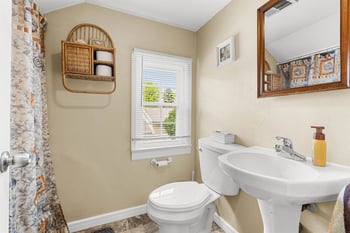 1427 Oak St, Oshkosh, WI 54901