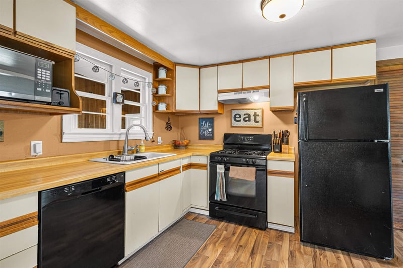1427 Oak St, Oshkosh, WI 54901