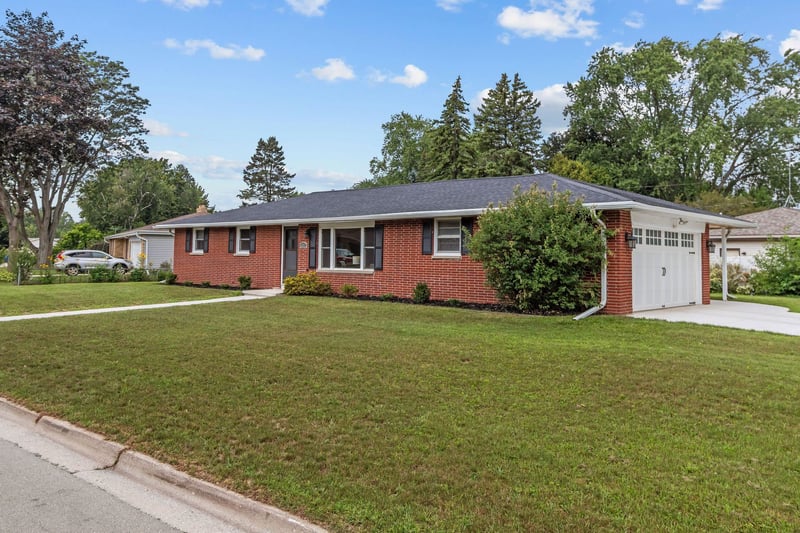 1520 Careful Dr, Green Bay, WI 54304-2941
