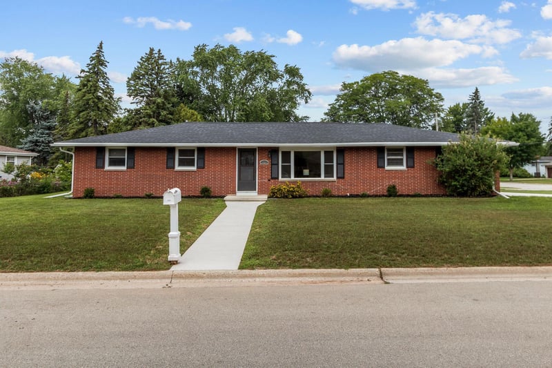 1520 Careful Dr, Green Bay, WI 54304-2941