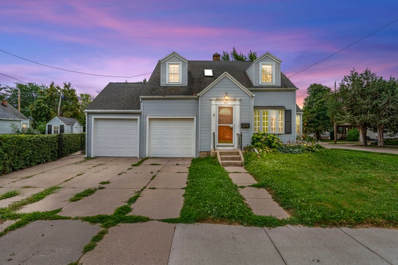 615 W Bent Ave, Oshkosh, WI 54901