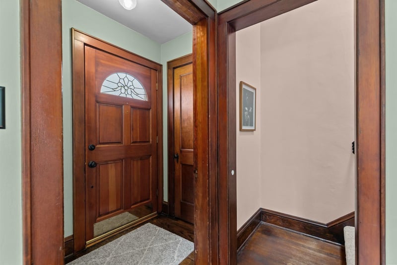 615 W Bent Ave, Oshkosh, WI 54901