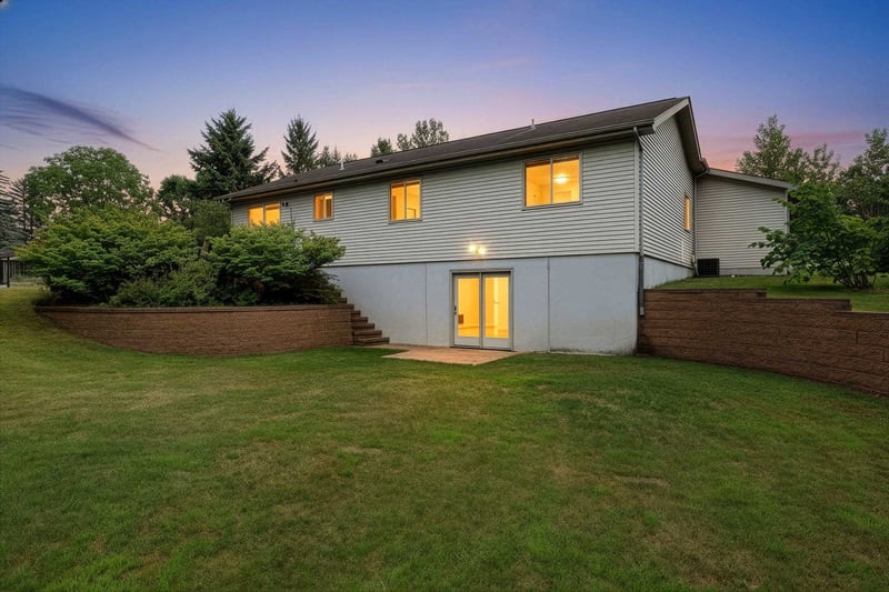 5808 Lade Beach Rd, Little Suamico, WI 54141