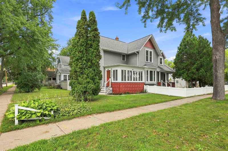 1102 W Lawrence St, Appleton, WI 54914-5249