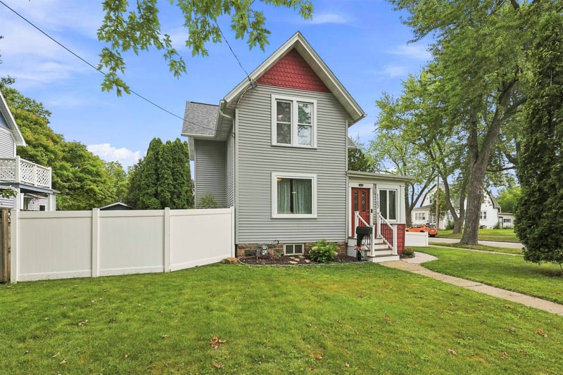 1102 W Lawrence St, Appleton, WI 54914-5249