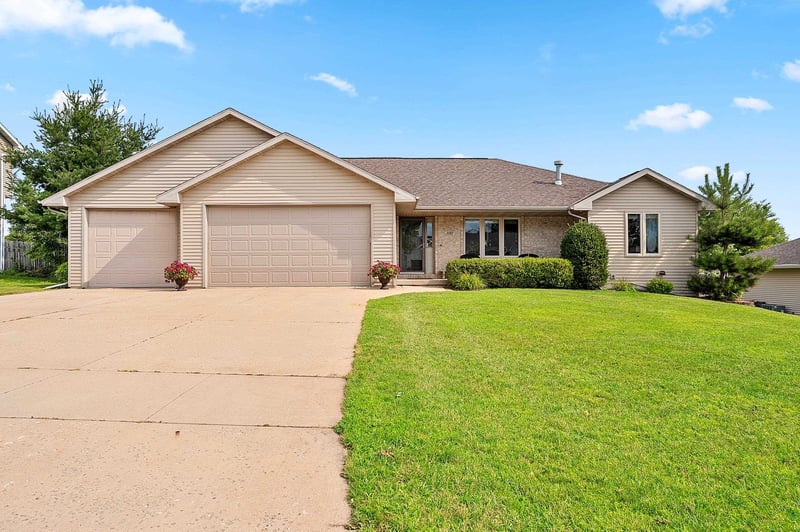 3182 Primrose Ln, Green Bay, WI 54313