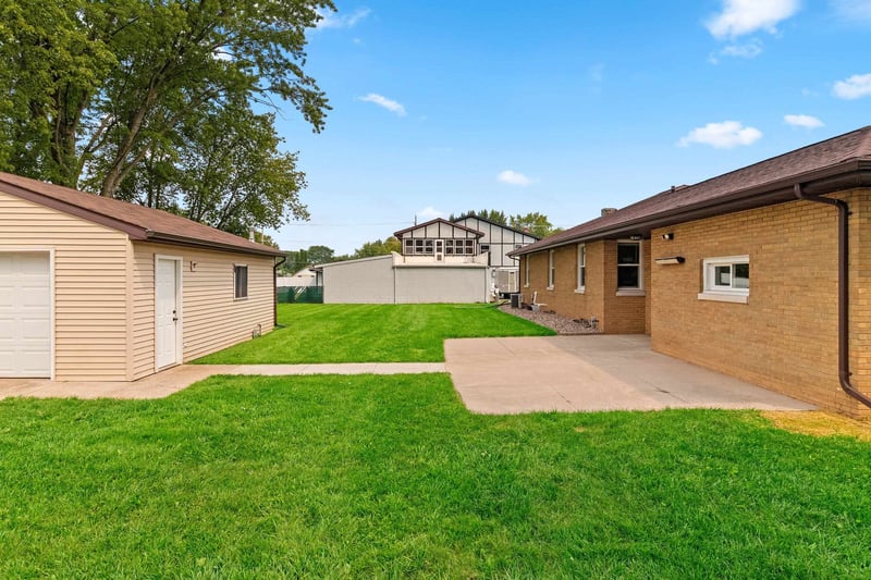 1155 Washington St, Little Chute, WI 54140