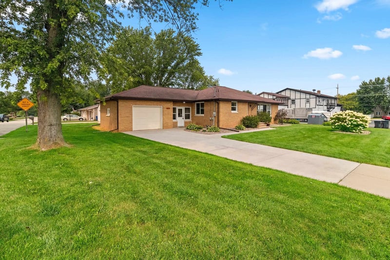 1155 Washington St, Little Chute, WI 54140