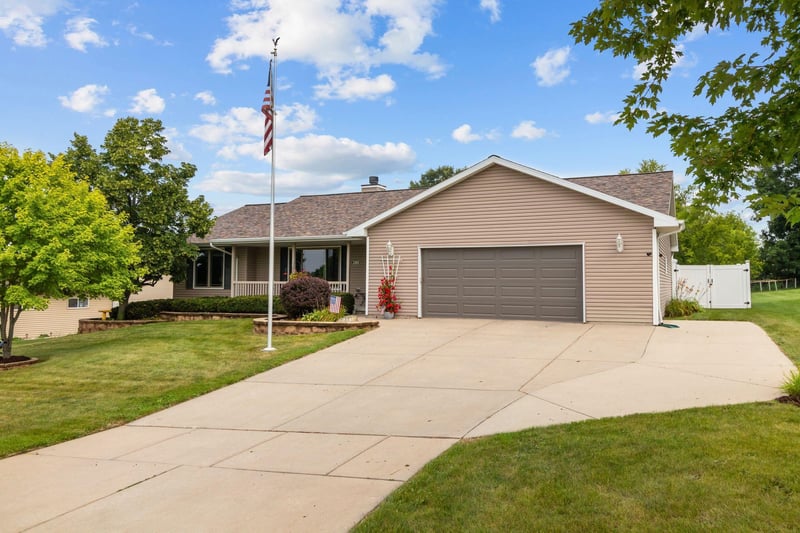 2181 Bufflehead Ln, Green Bay, WI 54311-6077