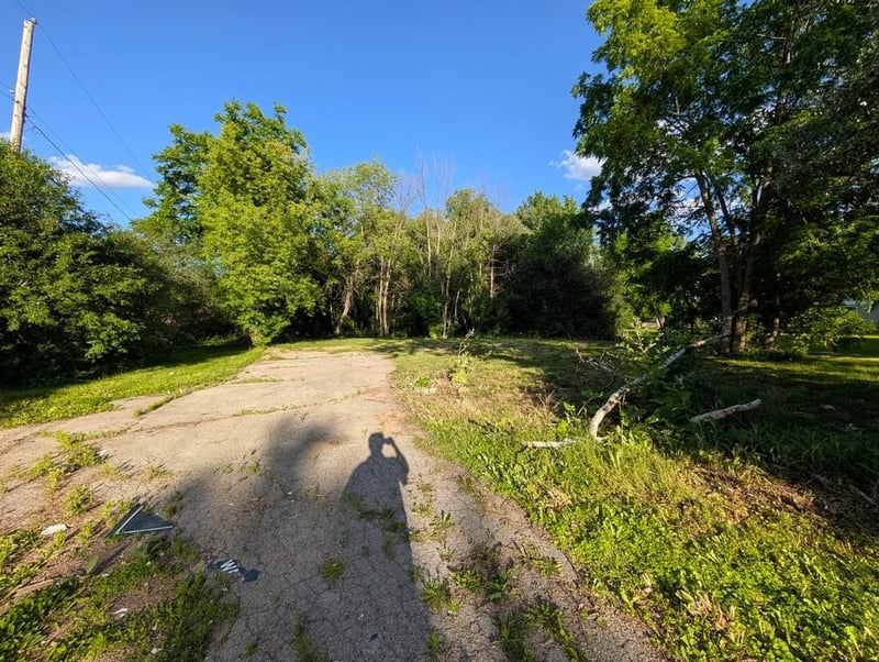 912 Meadow Ln, Neenah, WI 54956