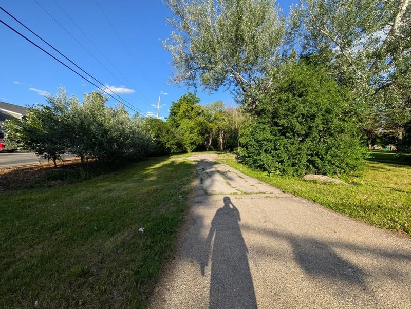 912 Meadow Ln, Neenah, WI 54956