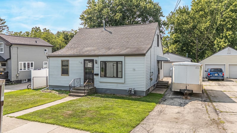 125 Mayer St, Neenah, WI 54956