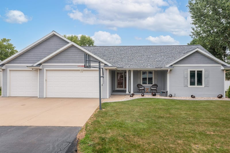 W2416 Snowberry Dr, Appleton, WI 54915