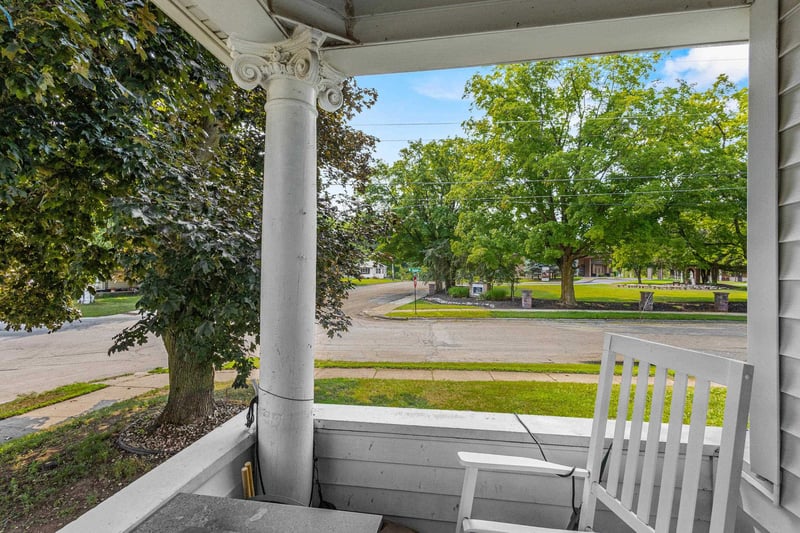 125 S Garden Ave, Gillett, WI 54124