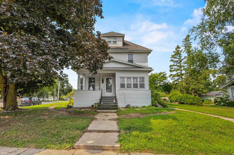 125 S Garden Ave, Gillett, WI 54124