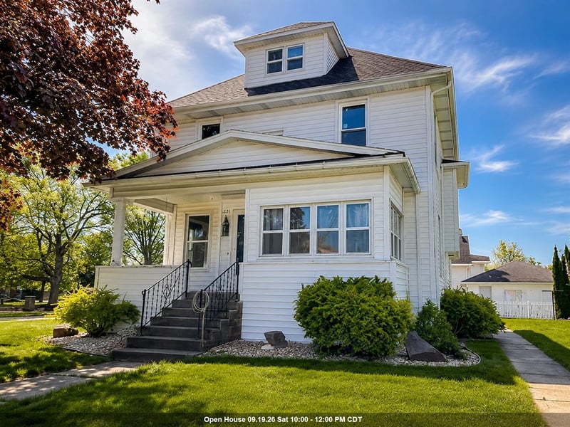 125 S Garden Ave, Gillett, WI 54124