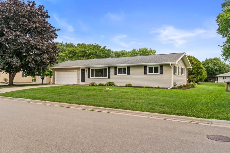 209 N 7th Ave, Winneconne, WI 54986