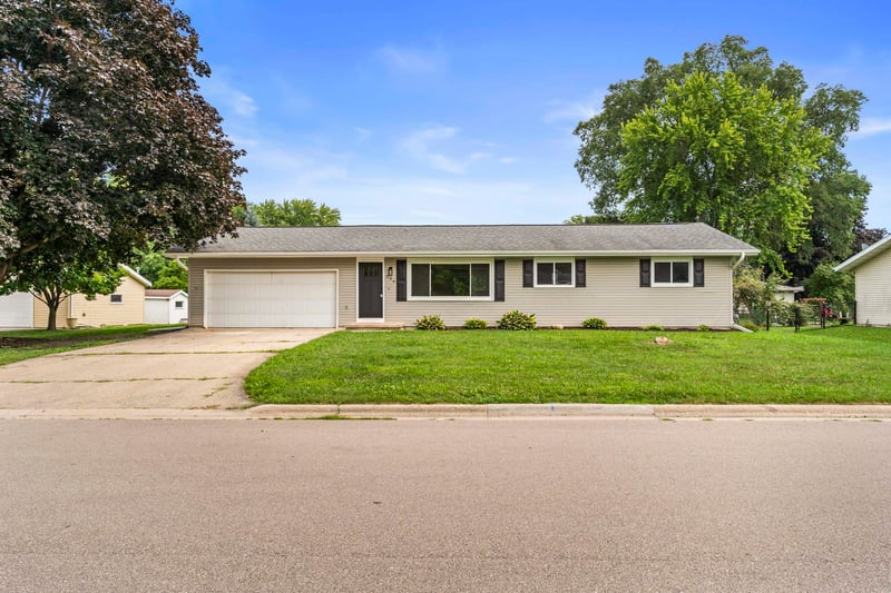 209 N 7th Ave, Winneconne, WI 54986